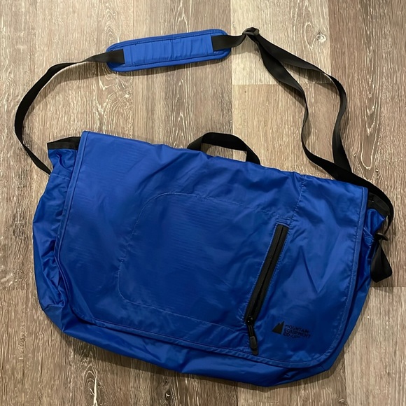 MEC Other - MEC Nylon travel Messenger Bag